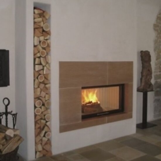Kamin mit Großkeramik