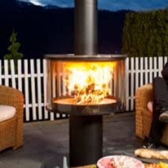 Outdoorofen mit Grillmöglichkeit