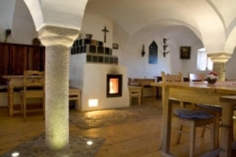 Grundofen im gotischen Stil
